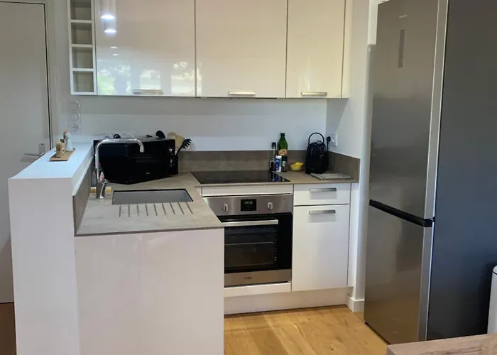 Апартаменты Beau T2 Avec Jardin *